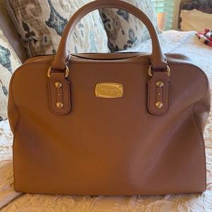 Michael Kors shoulder/crossbody doctor style.